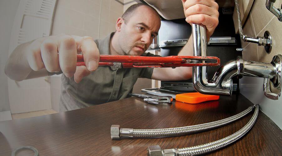 Expert burst pipe repair services in Farmer City, IL